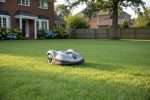 Robot tondeuse Kress ou Husqvarna : lequel choisir ?